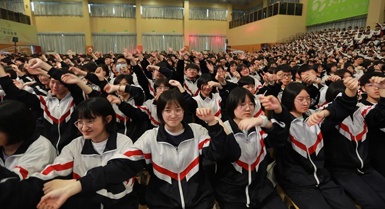同学们积极参与互动